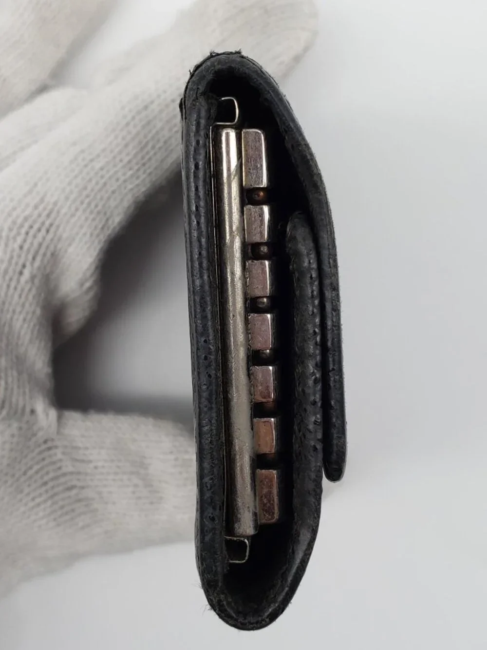 Authentic Louis Vuitton 6-Key Holder – Black Leather – Silver Hardware